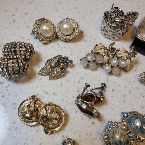 Vintage Costume Clip On Earrings Lot 26 Pairs 1 Necklace - Picture 2 of 7